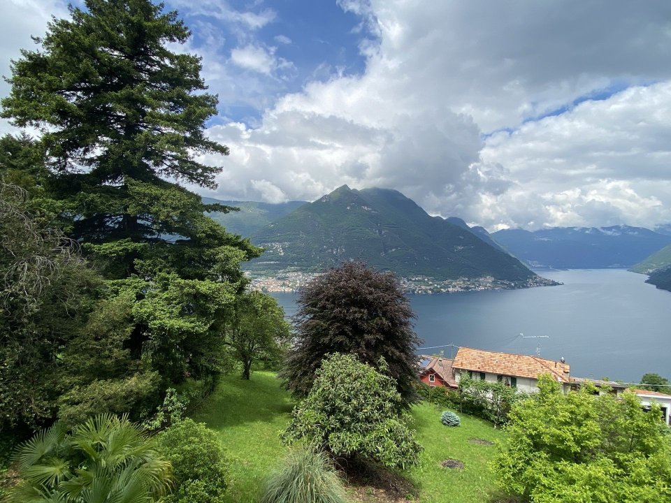 Se vende villa by the lago Faggeto Lario Lombardia foto 2